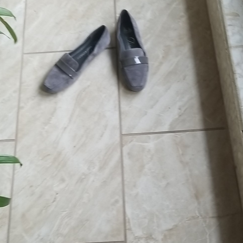 Womens loafers, Delman shoes
